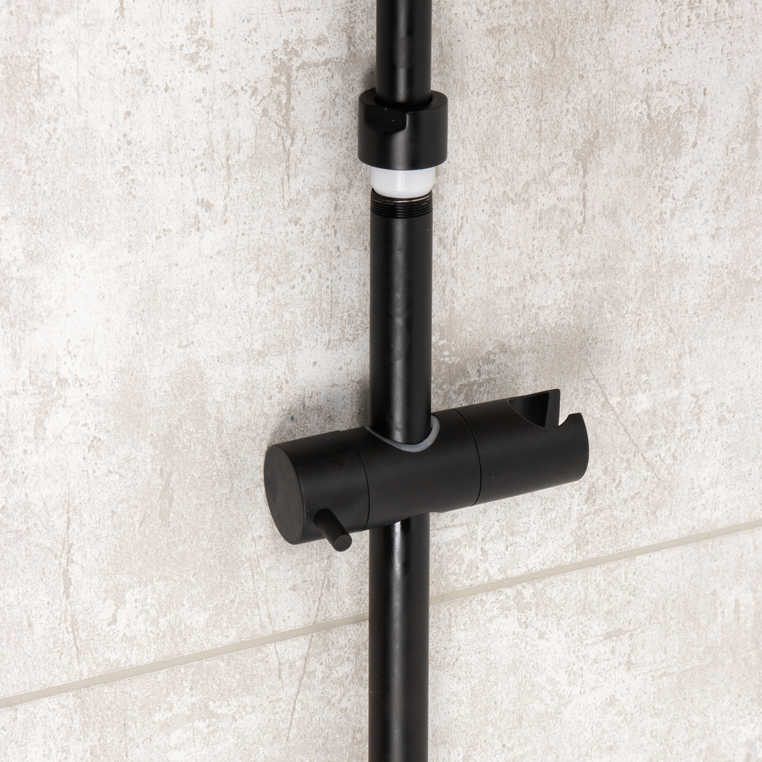 Смеситель д/ванны термостатич. со стойкой для душа+ручной и тропич.душ черный Milardo ILSBLTHM06*1/3