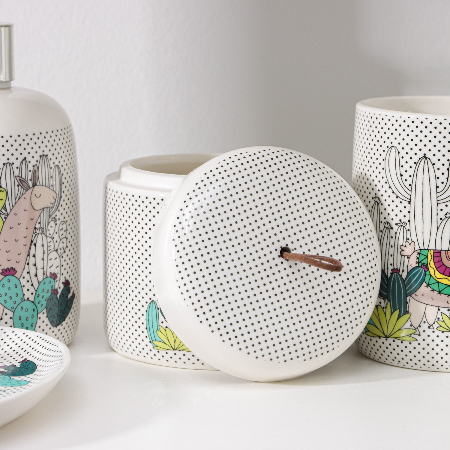 Набор для ванной "Фауна", 4 предмета (мыльница, дозатор для мыла, 2 стакана), цвет МИКС   4439045