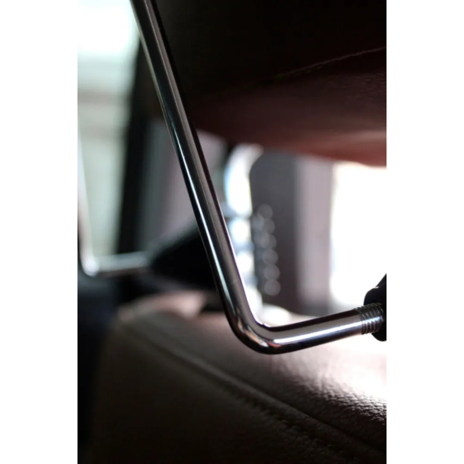 Вешалка для одежды на подголовник хром AVS 43660