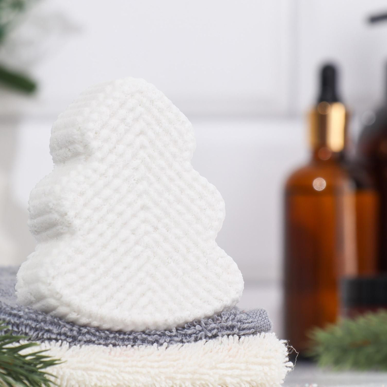 яяяШипучая бомбочка "Ёлочка" с ароматом клубники, белая, 120 гр   4655839