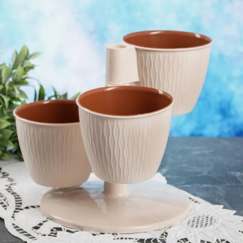 Кашпо-"Каскад" 3-х местная пластм. "Пирамида" d верха 125мм h100мм со вставками Пудра *1/10