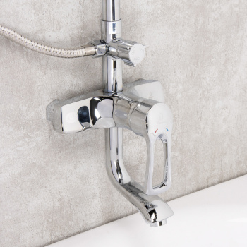 Смеситель д/ванны со стойкой для душа + ручной и тропич. душ Diadonna D80-335122 *1/4