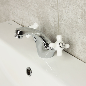 Смеситель для умывальника Potato P1063, короткий излив, двухвентильный